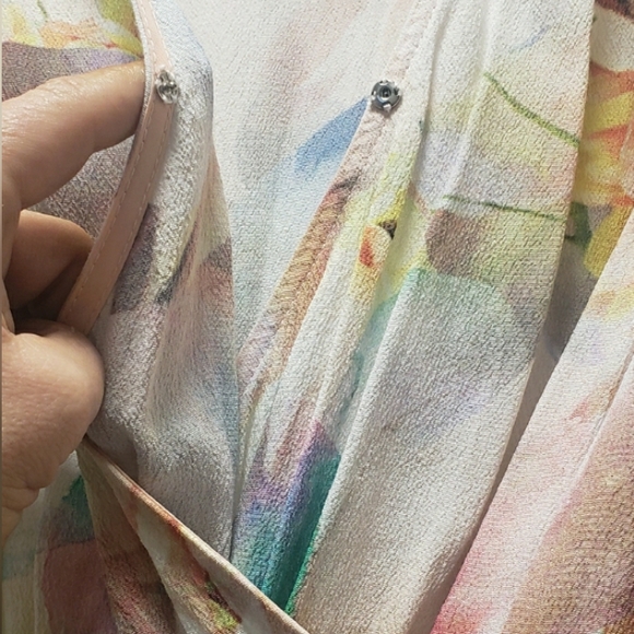 WILLOW AND CLAY L/S Plunging V-neckline Romantic Floral Romper | XSMALL - Picture 6 of 9